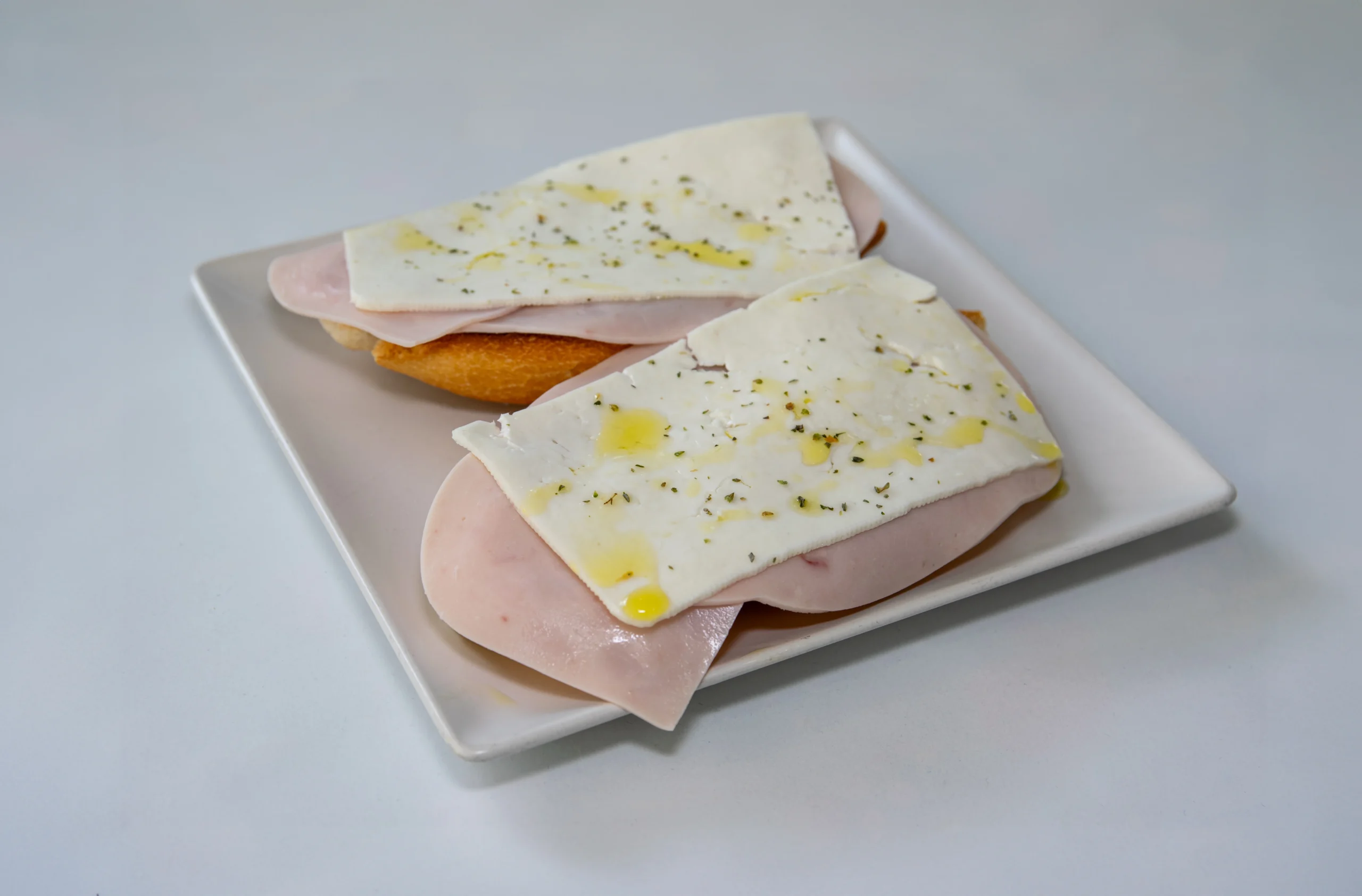 37. Tostada De Pavo Con Queso Tierno Y Aceite De Oliva 1 | La consentida